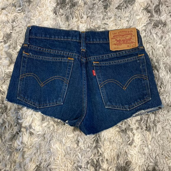 Size 29 Levi's Cutoff Shorts - Picture 2 of 4